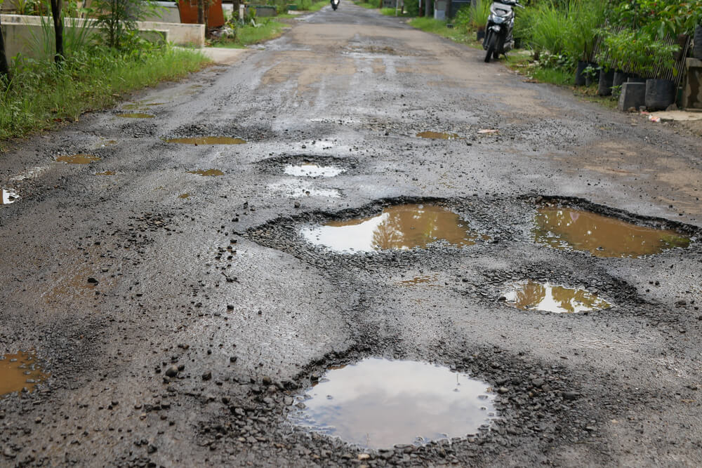 Melewati Jalan Rusak Seperti Di Lampung Ini Cara Aman Untuk Melaluinya