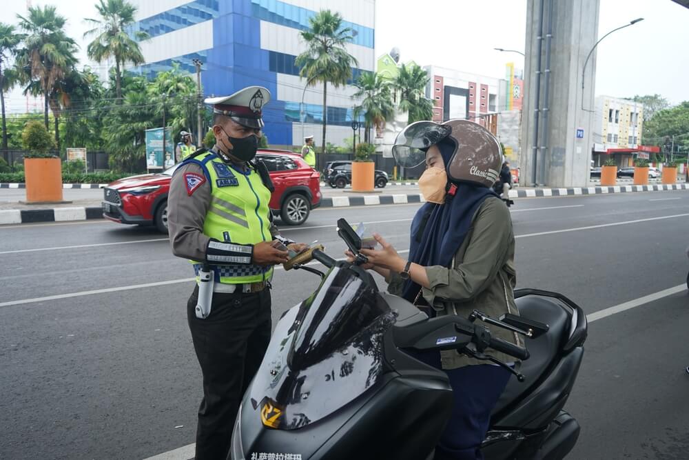 Tilang Manual Berlaku Kembali, Apa Saja Pelanggaran Yang Kena Sanksi ...